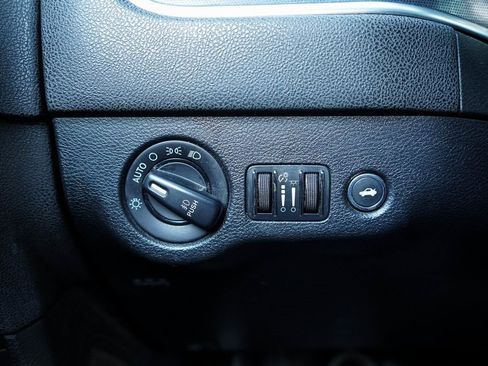 Used 2016 Dodge Charger SXT image 16