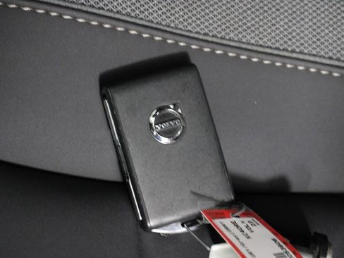 Certified 2023 Volvo XC40 Recharge Core image 30