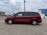 Used 2014 Chrysler Town & Country Touring image 4