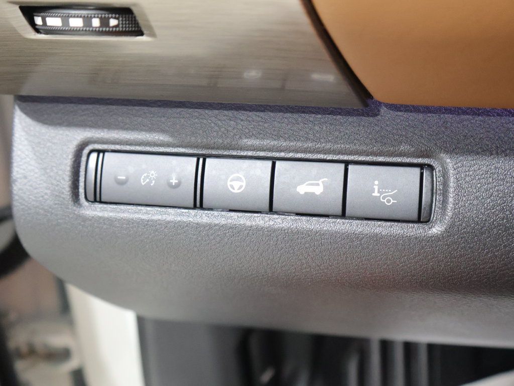 Used 2022 Nissan Pathfinder Platinum w/ Cargo Package AWD/4WD image 34