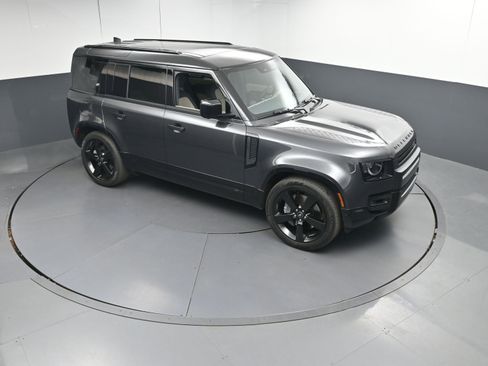 Used 2023 Land Rover Defender 110 X-Dynamic SE image 38