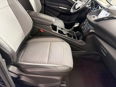 Used 2019 Ford Escape SE image 24