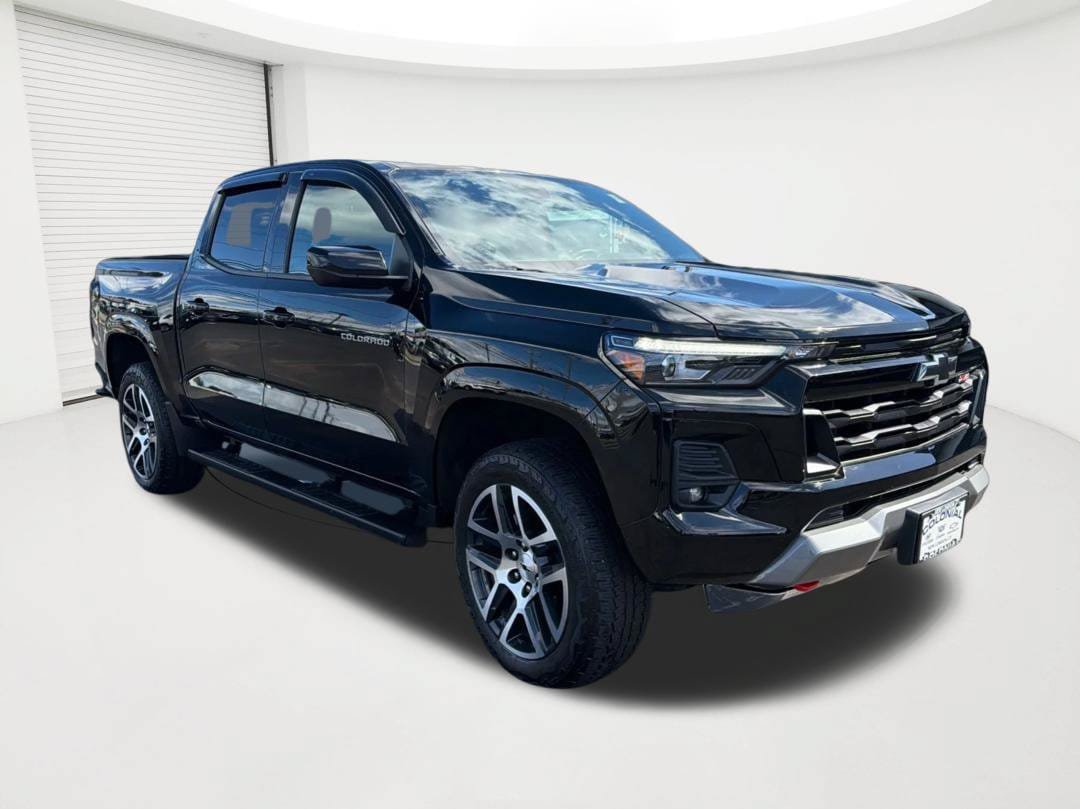 Used 2023 Chevrolet Colorado Z71 w/ Z71 Convenience Package 2 AWD/4WD image 3