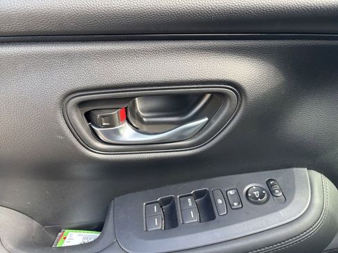 Used 2025 Honda HR-V LX image 12