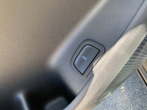 Used 2025 Chevrolet Traverse LT w/ Sun and Wheel Package FWD image 19