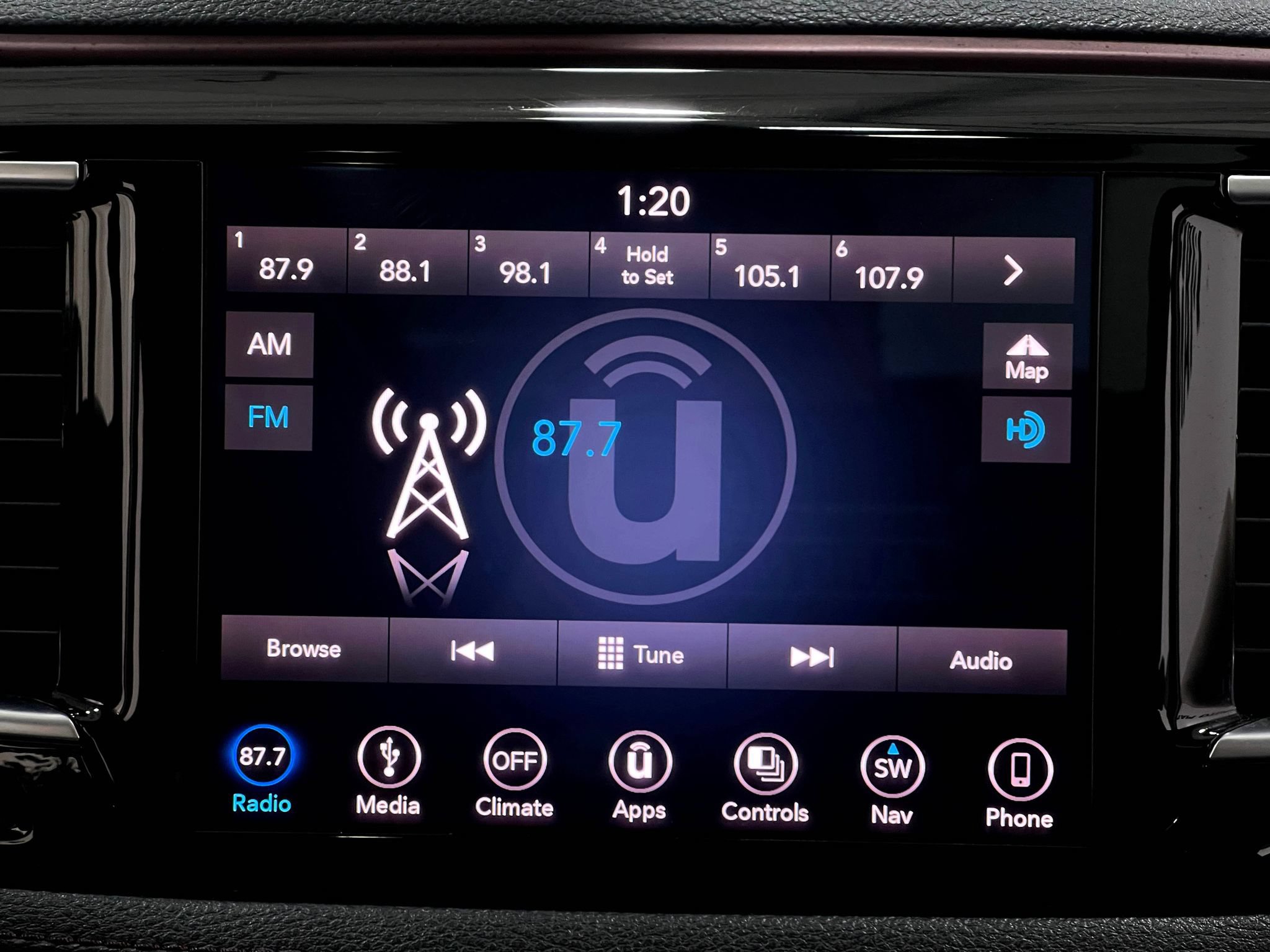 Used 2019 Chrysler Pacifica Limited FWD image 24
