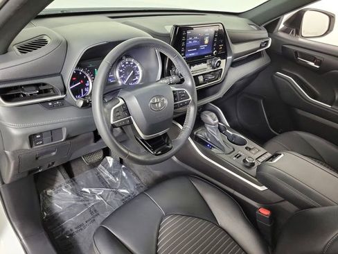 Used 2022 Toyota Highlander XSE AWD/4WD image 18