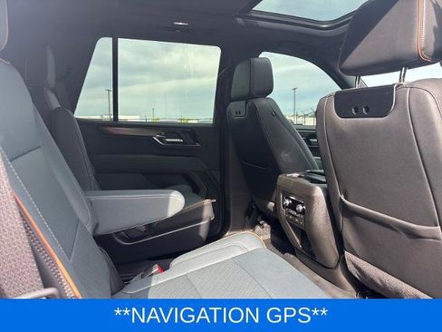 Used 2025 GMC Yukon AT4 w/ AT4 Premium Plus Package AWD/4WD image 12