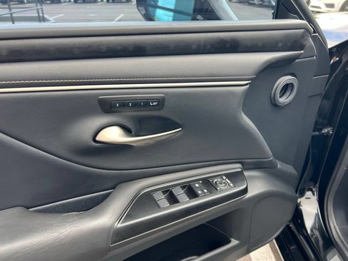 Used 2020 Lexus ES 350 F Sport w/ Accessory Package FWD image 21