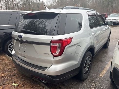 Used 2018 Ford Explorer XLT w/ Equipment Group 202A image 7