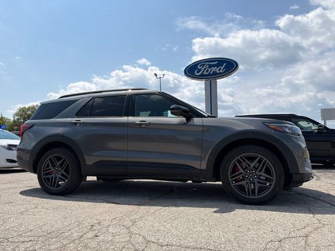Used 2025 Ford Explorer ST-Line w/ Premium Package AWD/4WD image 4