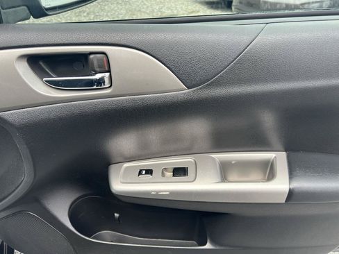 Used 2010 Subaru Impreza 2.5i Premium AWD/4WD image 32