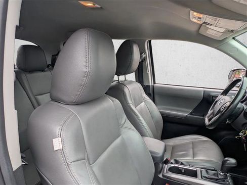 Used 2016 Toyota Tacoma SR5 image 18