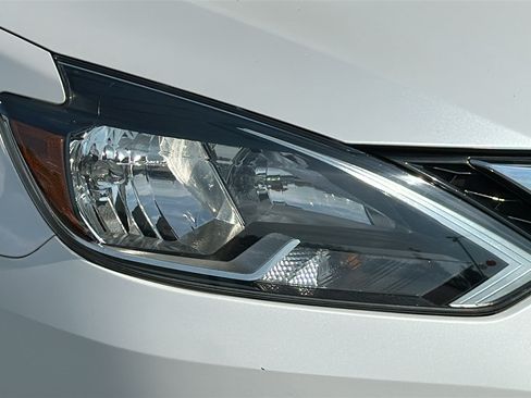 Used 2019 Nissan Sentra SV FWD image 4