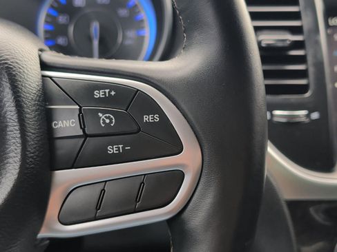 Used 2017 Chrysler 300 C RWD image 15