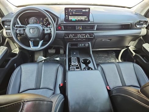 Used 2025 Honda Pilot EX-L image 9