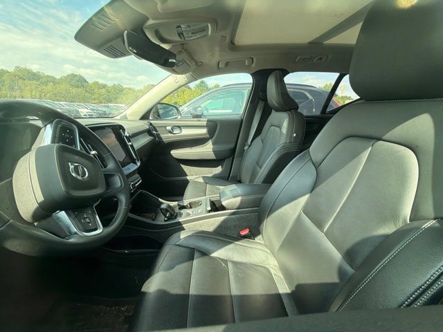 Used 2024 Volvo XC40 B5 Core AWD/4WD image 7