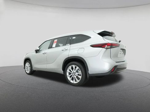 New 2025 Toyota Highlander Limited image 21