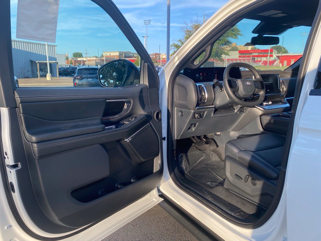 New 2027 Ford Expedition Platinum w/ Stealth Appearance Package AWD/4WD image 10