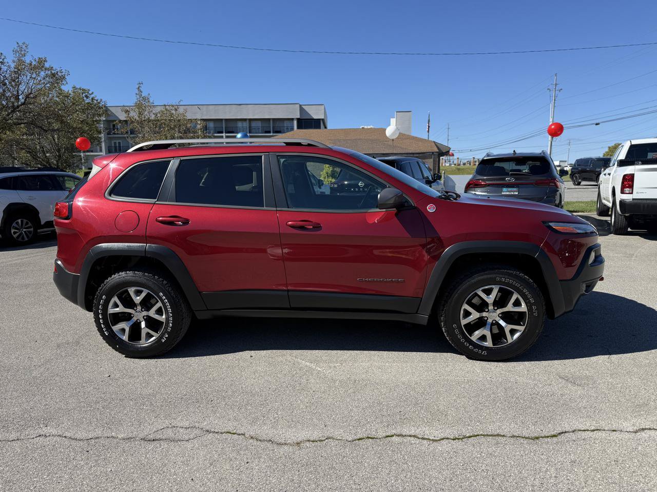 Used 2014 Jeep Cherokee Trailhawk w/ Comfort/Convenience Group AWD/4WD image 3