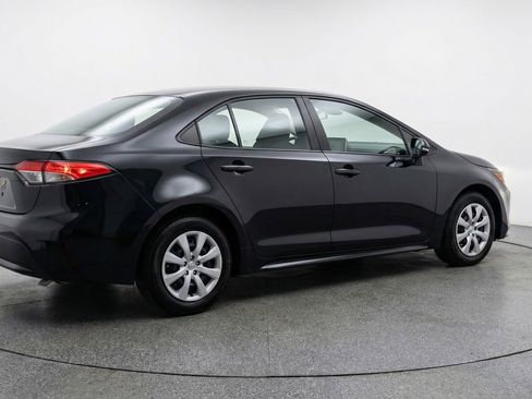 Used 2025 Toyota Corolla LE FWD image 9
