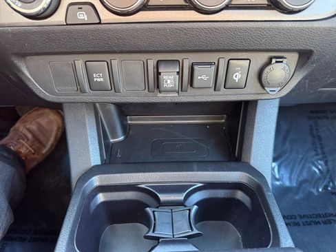 Used 2022 Toyota Tacoma TRD Off-Road image 24