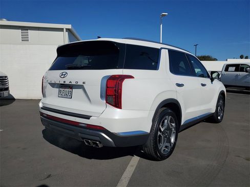 Used 2024 Hyundai Palisade Limited image 4