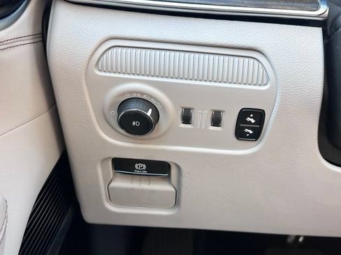 Used 2023 Jeep Grand Wagoneer 4WD image 18