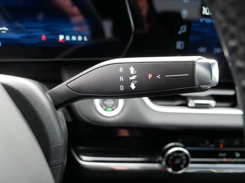 Used 2025 Chevrolet Equinox LT w/ Safety and Technology Package image 24