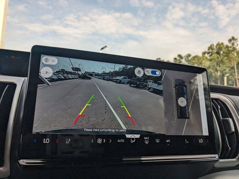 New 2025 Ford Expedition Active image 23