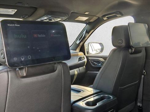 Used 2024 Chevrolet Suburban High Country w/ Advanced Technology Package image 21