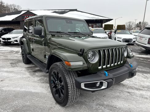 Used 2022 Jeep Wrangler Unlimited Sahara w/ Safety Group image 10