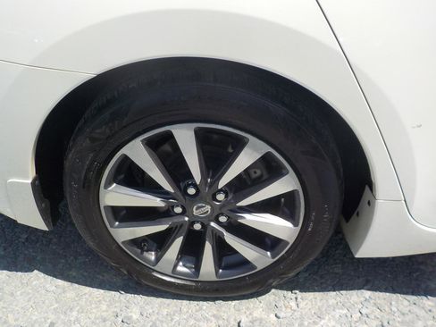 Used 2017 Nissan Maxima Platinum image 45