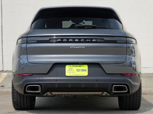 Used 2025 Porsche Cayenne AWD/4WD image 11