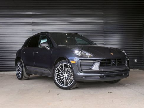 New 2026 Porsche Macan T AWD/4WD image 9
