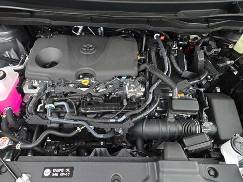 Certified 2026 Toyota Sienna XLE FWD image 28