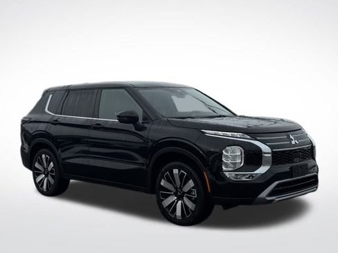 Used 2025 Mitsubishi Outlander Trail Edition image 4