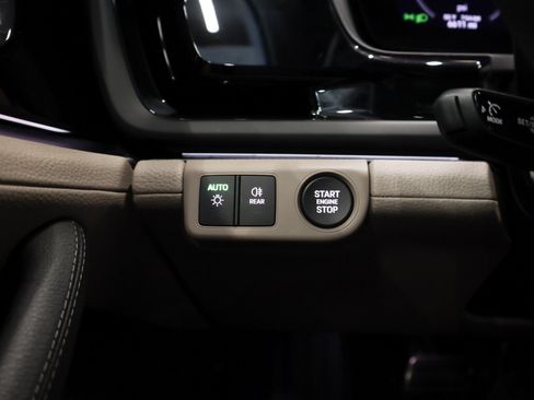 Certified 2025 Porsche Panamera image 24