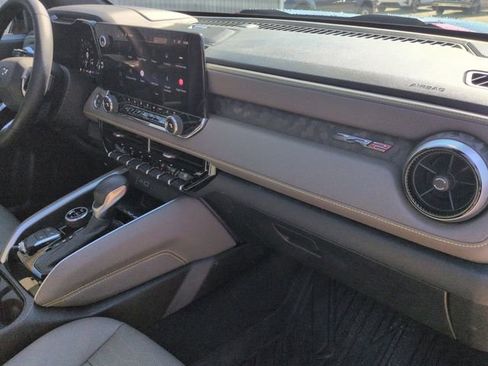 Used 2025 Chevrolet Colorado ZR2 w/ Technology Package image 32