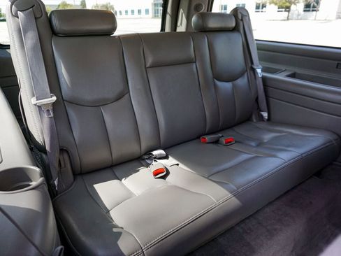 Used 2005 GMC Yukon XL 2500 SLT w/ SLT Preferred Equipment Group image 44