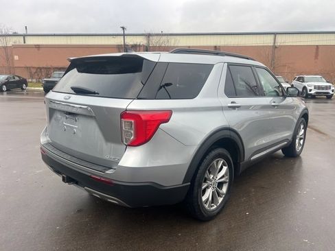 Used 2022 Ford Explorer XLT w/ Equipment Group 202A image 5
