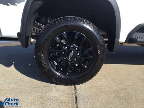 Used 2025 Chevrolet Silverado 2500 LT image 9