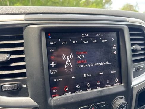 Used 2020 RAM 1500 Classic SLT w/ Luxury Group image 18