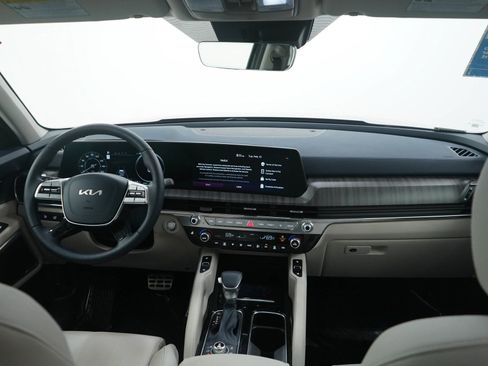 Used 2025 Kia Telluride SX w/ SX Captain's Chair Package image 15
