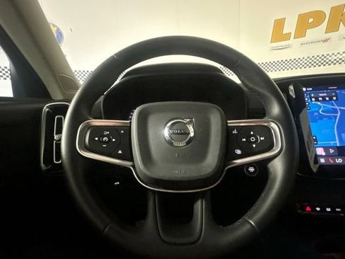 Used 2025 Volvo XC40 B5 Plus AWD/4WD image 18