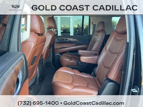 Used 2020 Cadillac Escalade ESV Premium Luxury w/ Escalade Sport Edition image 18