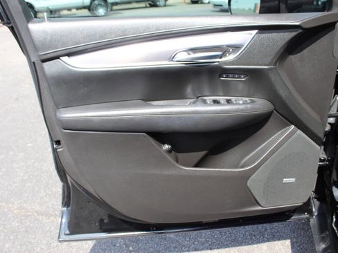 Used 2017 Cadillac XT5 Luxury w/ Driver Awareness Package image 17