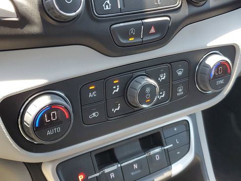 Used 2023 GMC Terrain SLT w/ LPO, Floor Liner Package FWD image 30