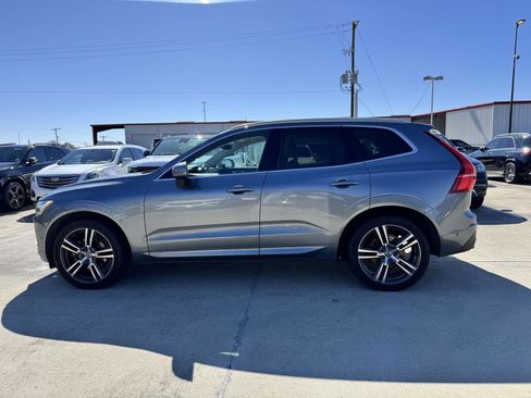 Used 2018 Volvo XC60 T5 Momentum w/ Vision Package image 16