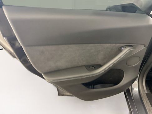 Used 2024 Tesla Model Y Long Range AWD/4WD image 28